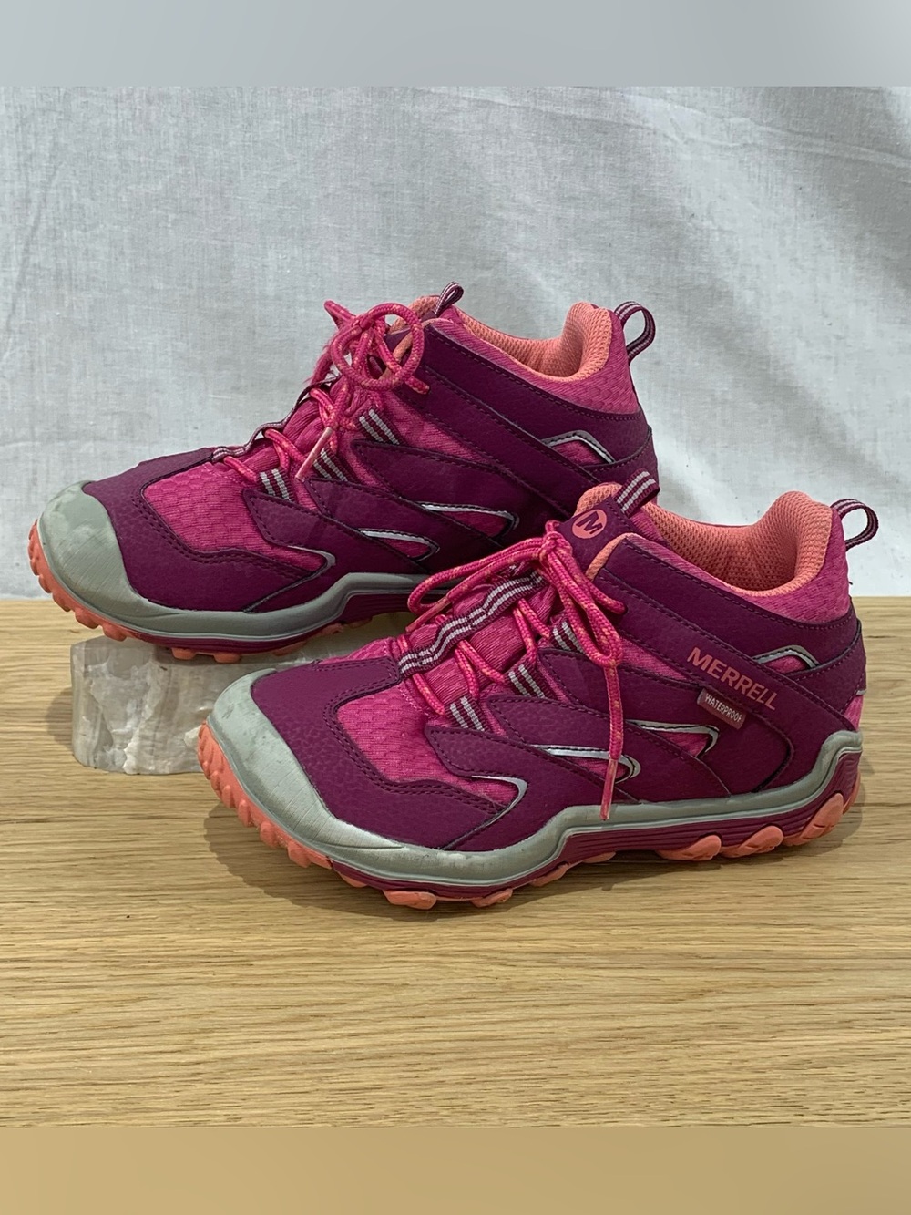 Merrell Chameleon Kid’s Youth Size 1M Waterproof Pink Purple Hiking Boots Shoes